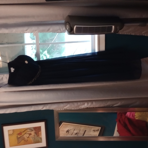 Jessica Simpson strapless gown - Picture 3 of 3